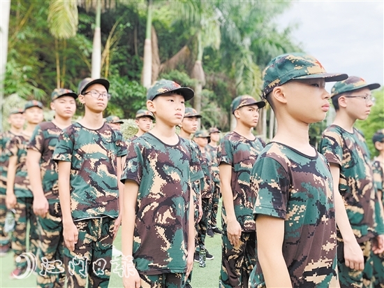 每天出操練軍姿，是“十天集訓(xùn)營”的必修課。