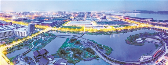 目前，溫州海洋經(jīng)濟(jì)發(fā)展示范區(qū)交通、科創(chuàng)、產(chǎn)業(yè)、城建全方位發(fā)展，實(shí)現(xiàn)自身能級(jí)和核心競(jìng)爭(zhēng)力的顯著提升，各項(xiàng)先行示范走在溫州市乃至浙江省前列。