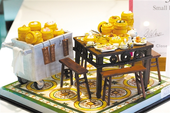 陳淑婷創(chuàng)作的“廣東傳統(tǒng)茶點(diǎn)文化”翻糖蛋糕作品獲得金獎。
