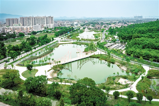 位于崖門鎮(zhèn)龍旺村的新時代公園，集運動健身、休閑娛樂于一體。