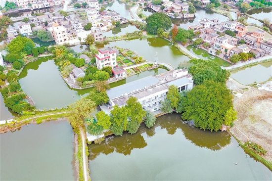 位于古勞鎮(zhèn)上升村的方塘水墨民宿，綠水環(huán)繞，景色宜人。