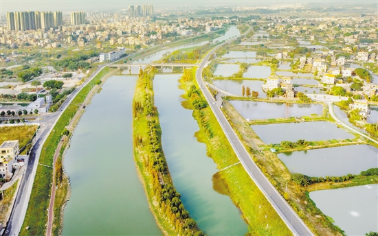 沙坪河經(jīng)過(guò)整治，變得水清岸綠景美。