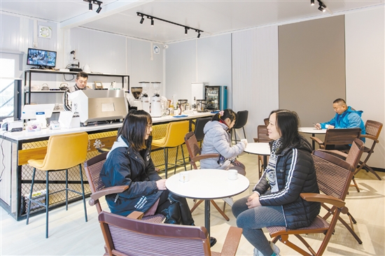 禮樂街道英南村新建的3.3咖啡屋，成了村民和游人的網(wǎng)紅打卡點(diǎn)。