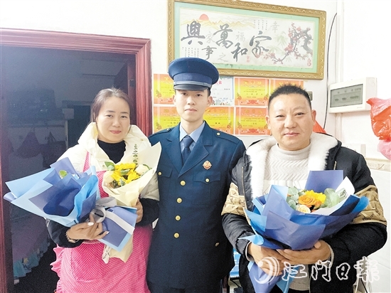 袁鑫灃“突然回家”，給家人一個驚喜。