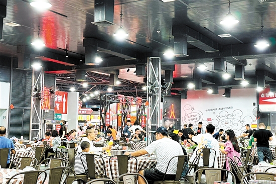 在餐飲行業(yè)“內卷”之時，邑家人逆勢上行，做出特色，滿足消費者的需求。