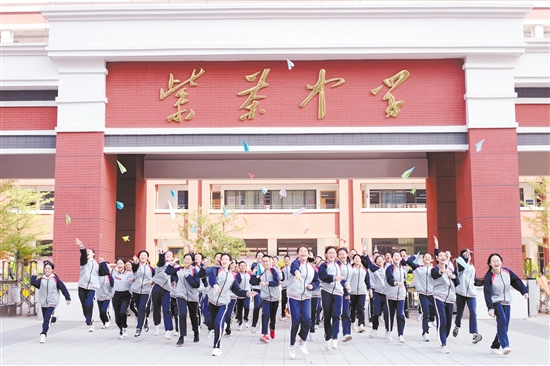 蓬江區(qū)將繼續(xù)以高質(zhì)量黨建為引領(lǐng)，高標(biāo)準(zhǔn)推進(jìn)區(qū)域教育優(yōu)質(zhì)均衡發(fā)展。