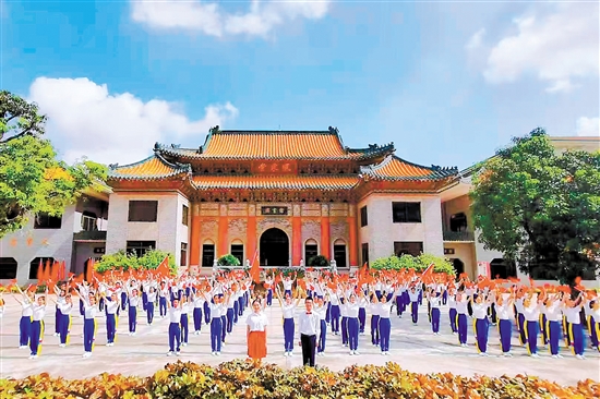 新會(huì)區(qū)堅(jiān)持“沖一流、補(bǔ)短板、強(qiáng)特色”推動(dòng)教育高質(zhì)量發(fā)展。