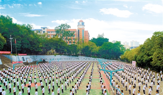 鶴山將繼續(xù)優(yōu)化集團(tuán)化辦學(xué)模式，發(fā)揮龍頭學(xué)校優(yōu)勢(shì)。圖為鶴山一中