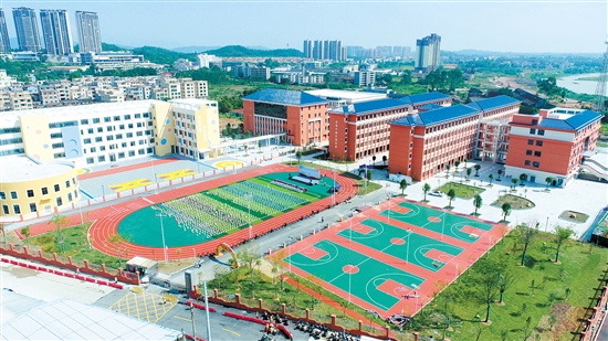 加大投入力度，深化綜合改革，為省基礎(chǔ)教育高質(zhì)量發(fā)展示范區(qū)的驗(yàn)收做足準(zhǔn)備。圖為恩平市實(shí)驗(yàn)小學(xué)