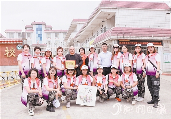 江門女商會開展扶困助學(xué)活動。
