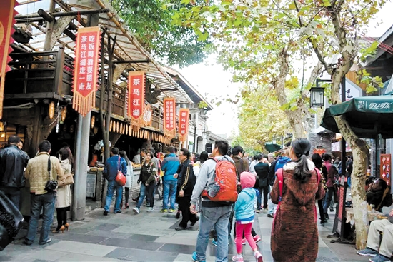 逛逛成都寬窄巷子，盡享美好時(shí)光。