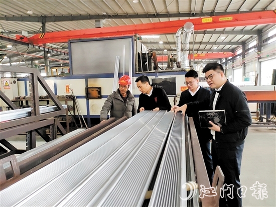 工商銀行江門分行積極走進(jìn)企業(yè)，把最優(yōu)的政策和服務(wù)送到企業(yè)身邊。