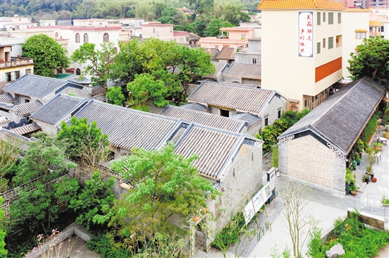 潮連人才島盧國沾祖居以盧國沾先生曾居住的房屋為核心，將周邊的7間古民居一起建成小組團文旅空間。