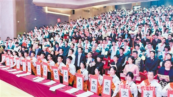 藝術(shù)黨課讓與會(huì)人員沉浸式感受僑鄉(xiāng)傳統(tǒng)文化的魅力。