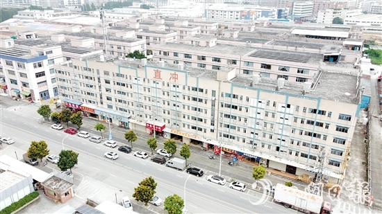 直沖村通過(guò)建設(shè)工業(yè)園區(qū)，讓村民富起來(lái)。