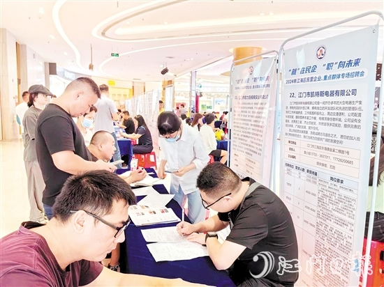 “招聘夜市”人氣火爆，超170人達(dá)成就業(yè)意向。受訪者供圖