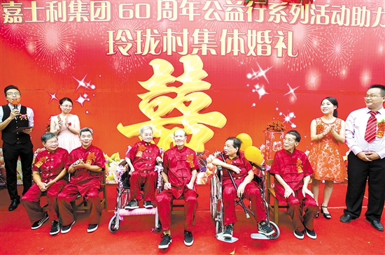 2016年，董淑猛、徐娜策劃舉辦了中國首次麻風(fēng)康復(fù)者集體婚禮。周華東