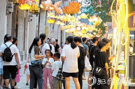 端午假期選擇到縣域旅游的人越來越多。