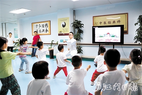 “小小中醫(yī)師”活動(dòng)吸引不少小朋友參與。