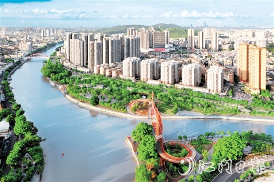 下沙公園由江門最大的棚戶區(qū)升級改造而成，建有如意橋、榕蔭廣場、咸水歌廣場、觀浪橋、下沙文化展示中心、兒童樂園等。