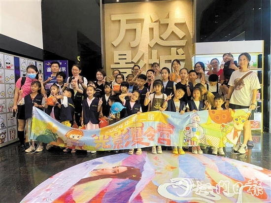 暑假檔眾多影片“扎堆”上映，吸引不少消費者前來觀看。