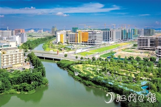 快速“長大”的江門安全應(yīng)急產(chǎn)業(yè)園，是江海區(qū)與奮斗“搭子”們的收獲之一。周華東