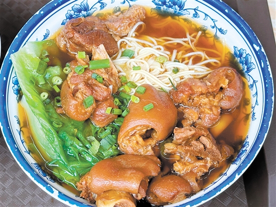 豬腳面味道受到游客認(rèn)可。