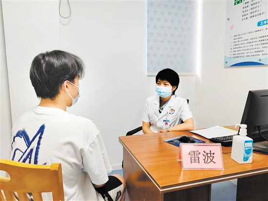 高溫天氣，部分人群出現(xiàn)“情緒中暑”。