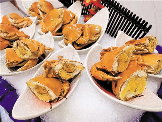 花雕醉蟹是簡莊美食餐廳的招牌菜。