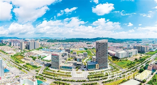作為國家級高新區(qū)，江海區(qū)擁有國家級、省級、市級大型高端人才載體，“眾創(chuàng)空間—孵化器—加速器—專業(yè)園區(qū)”孵化育成體系正逐步完善。圖為高新創(chuàng)智城。彭偉宗