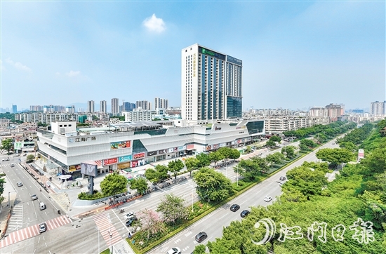 商業(yè)配套上，江海吸引多個大型商超入駐。圖為江海廣場。