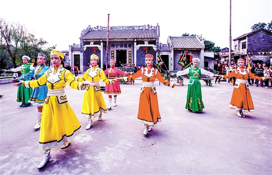 霄南村連續(xù)多年舉辦特色文體活動(dòng)，弘揚(yáng)傳統(tǒng)文化。