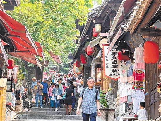 青巖古鎮(zhèn)古色古香。