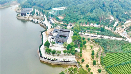 來蘇村山水人家文旅項(xiàng)目，規(guī)劃建設(shè)一個(gè)集山水田園、健康養(yǎng)生、茶文化等為一體的鄉(xiāng)村自然生態(tài)景區(qū)。