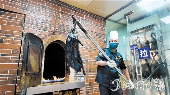 “邑家人”的黑松露燒鵝受到食客青睞。