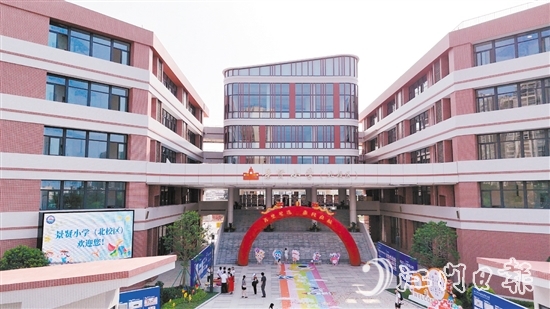 開學(xué)第一天，景賢小學(xué)（北校區(qū)）正式啟用。