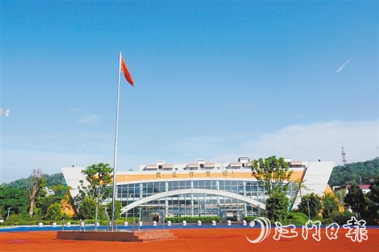 江門市實(shí)驗(yàn)中學(xué)（高中部）環(huán)境優(yōu)美。