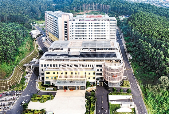新會區(qū)婦幼保健院新院總用地面積6.13公頃，總建筑面積63500平方米，建設(shè)有包括門診、醫(yī)技、住院綜合樓和行政辦公樓等在內(nèi)的主要建筑，設(shè)床位500張、機動車停車位近800個，按三級婦幼保健院的標(biāo)準(zhǔn)建設(shè)。