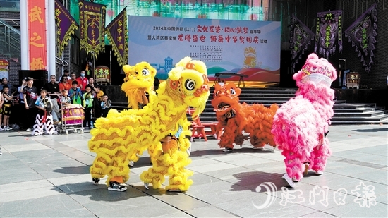 醒獅躍動(dòng)起舞，展現(xiàn)了中國(guó)傳統(tǒng)舞獅文化的獨(dú)特魅力。