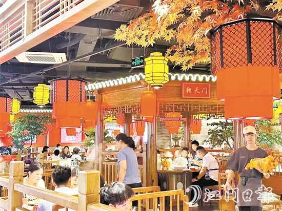 國慶期間江海區(qū)餐飲店人氣旺。受訪者供圖