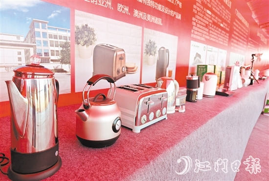 恩平與中山共建的中山（恩平）智能家電產(chǎn)業(yè)園目前已落地10個(gè)項(xiàng)目。圖為落地產(chǎn)業(yè)園企業(yè)的產(chǎn)品展示。胡偉杰
