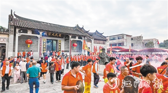 2024年首屆羅氏貴系良溪薈活動現(xiàn)場人聲鼎沸，洋溢著團聚的喜慶。