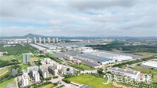 臺山工業(yè)新城以汽車零部件、金屬新材料、智慧農(nóng)機等為主導產(chǎn)業(yè)，構(gòu)建“3+2”現(xiàn)代化產(chǎn)業(yè)體系，成為臺山乃至江門的重要經(jīng)濟增長極。