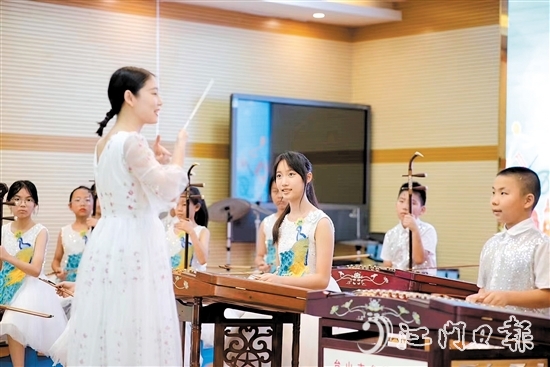 臺(tái)山在全市設(shè)立了包含各個(gè)年齡階段的廣東音樂傳承基地。圖為小學(xué)傳承基地——臺(tái)城第二小學(xué)。