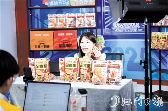 源亨食品的主播正在直播。