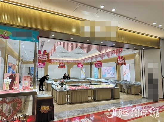市區(qū)各大金店門可羅雀。