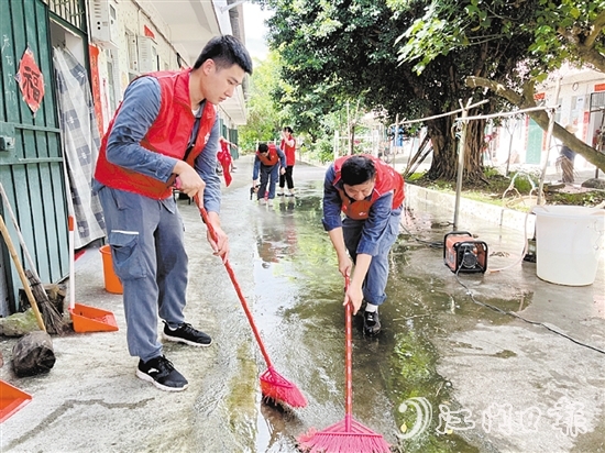 江門供電局“藍(lán)公益·心燈”志愿服務(wù)隊(duì)到開平市玲瓏醫(yī)院開展志愿服務(wù)活動(dòng)。