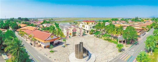 有“小小聯(lián)合國(guó)”之稱的海宴鎮(zhèn)五豐村是全國(guó)鄉(xiāng)村旅游重點(diǎn)村、國(guó)家3A級(jí)旅游景區(qū)。