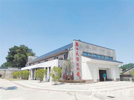 雅瑤鎮(zhèn)連片打造“百千萬工程”示范帶。圖為雅瑤鎮(zhèn)陳山村火龍館。