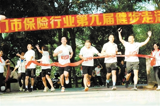選手們正在沖刺。